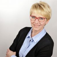 Augenoptisches und optometrisches Zentrum Optik Mattern - Ihr Optiker in Wiesloch und Sandhausen. Birgit Mattern ist Augenoptikermeisterin.